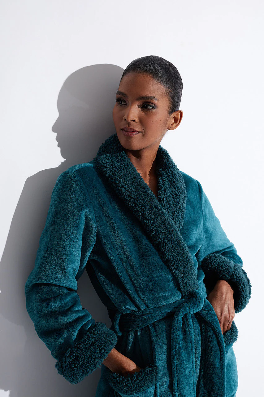Plush Sherpa Robe - Image 4